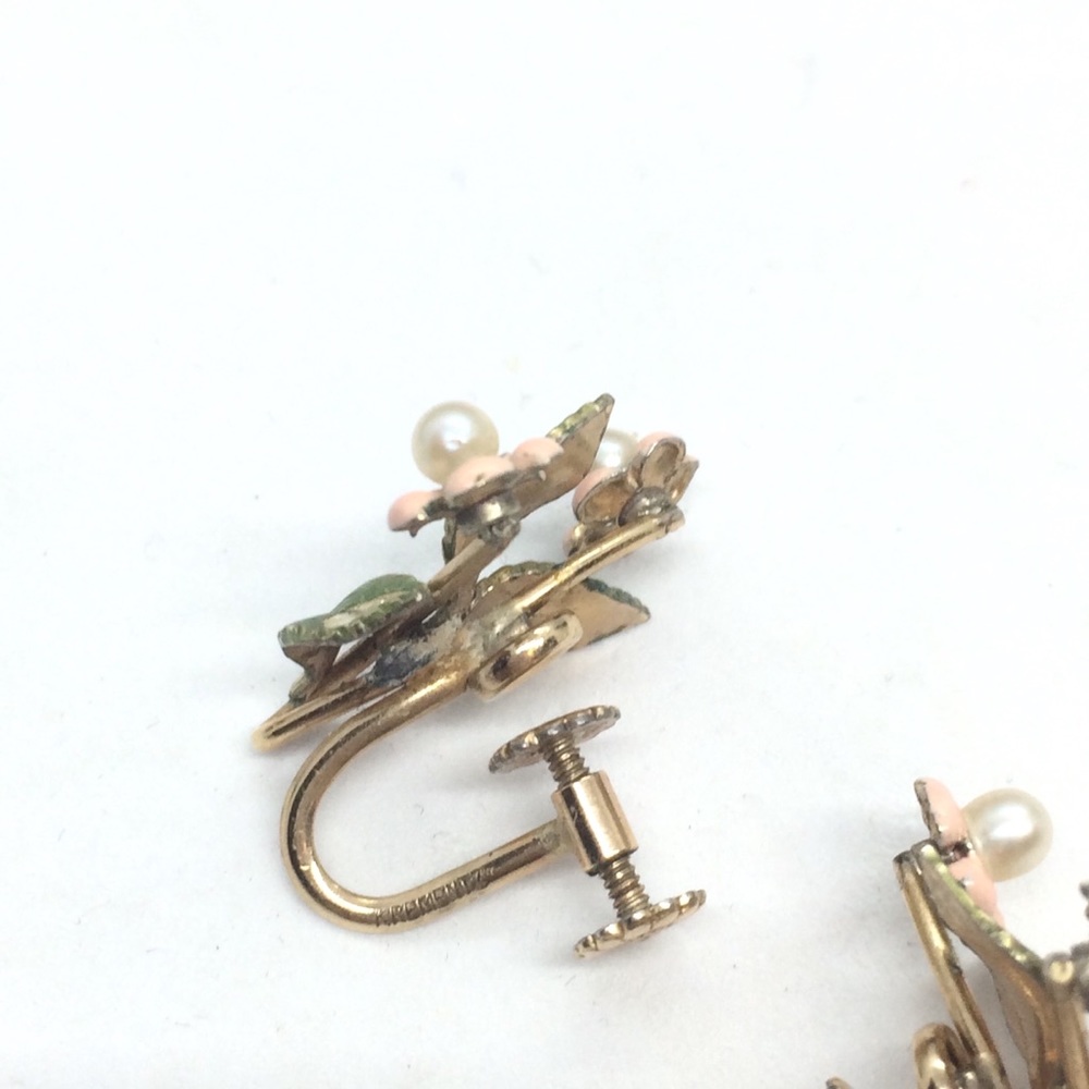 !!SOLD!! VINTAGE KREMENTZ DAUX PEARL PAINTED FLOWER SCREWBACK EARRINGS - Picture 9 of 15